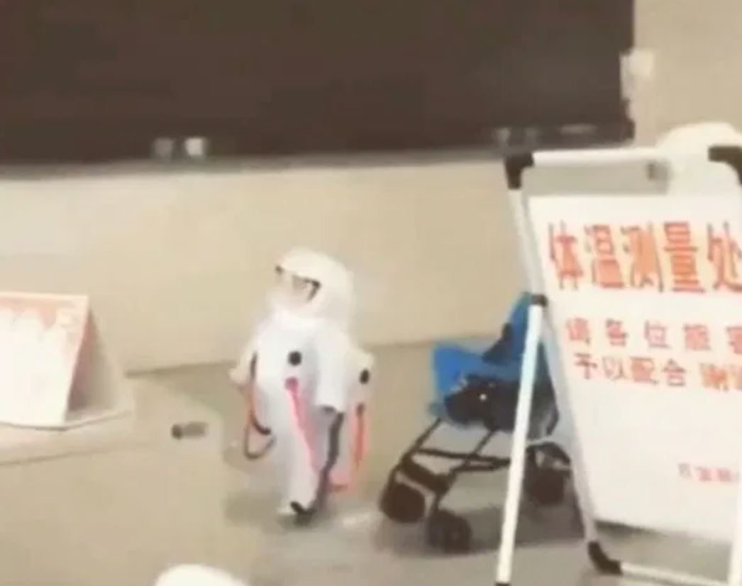 budak pakai baju angkasawan elak jangkitan berjaya curi perhatian, 