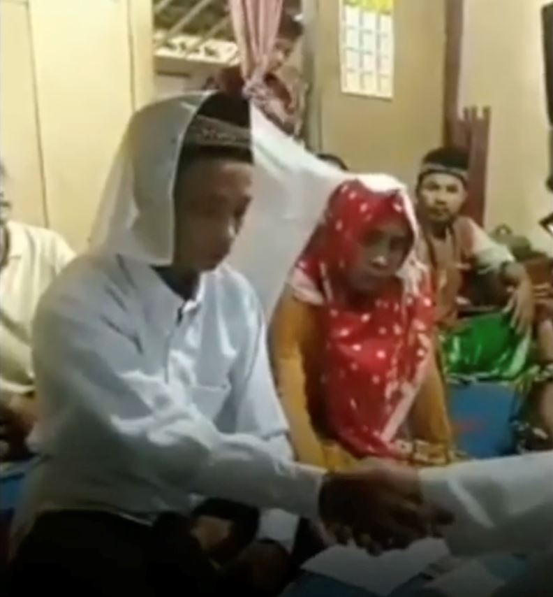 nenek kahwin anak angkat beza umur 41 tahun buat netizen percaya cinta itu buta