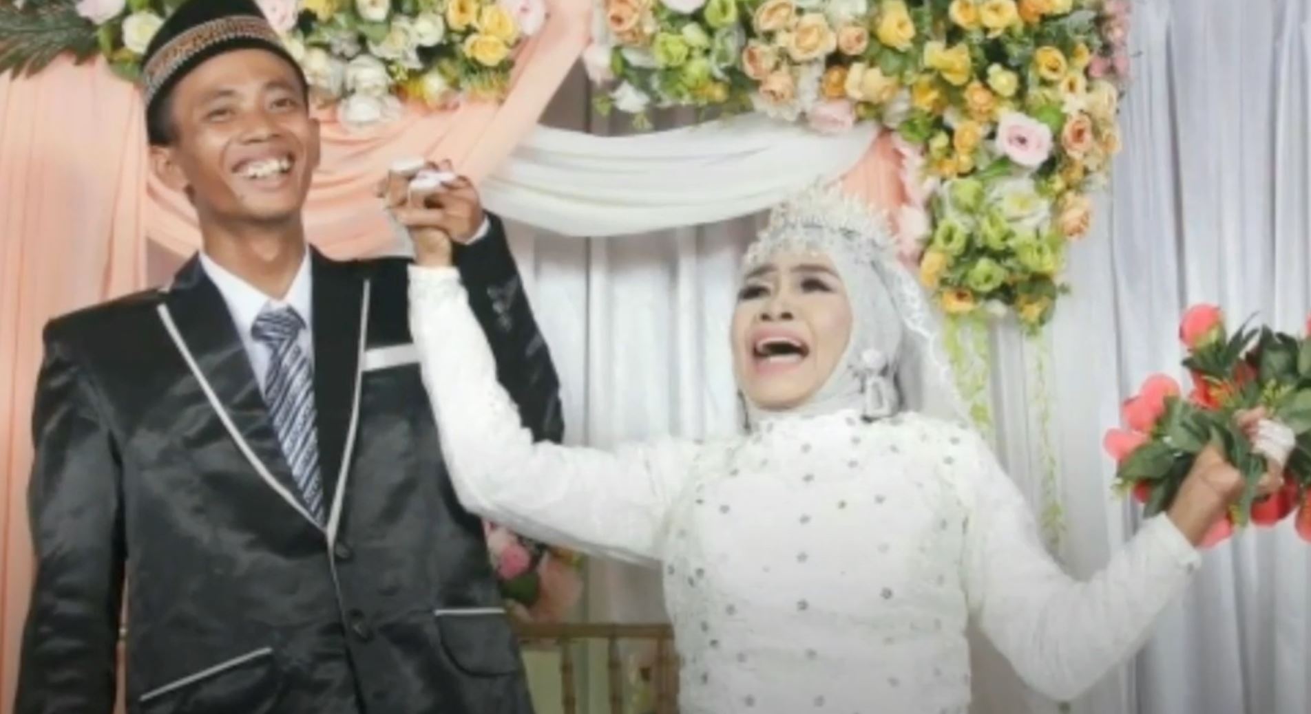 nenek kahwin anak angkat beza umur 41 tahun buat netizen percaya cinta itu buta