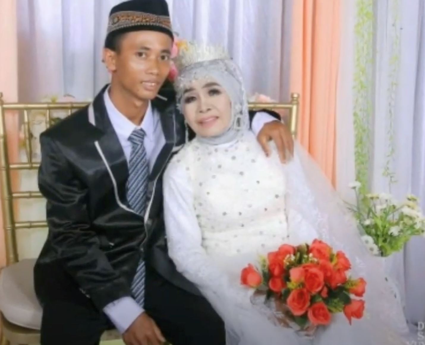 nenek kahwin anak angkat beza umur 41 tahun buat netizen percaya cinta itu buta