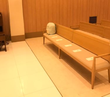 wanita jadikan bantal busuk sebagai tetamu vip di majlis perkahwinannya