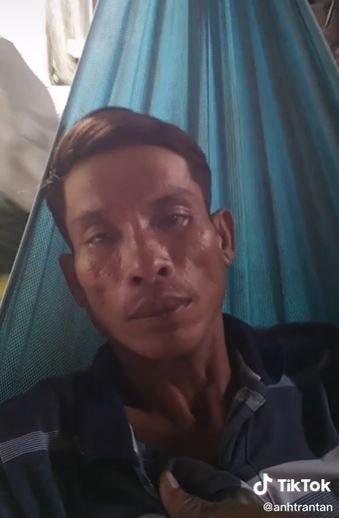 hanya tenung kamera, video lelaki ini raih jutaan tontonan