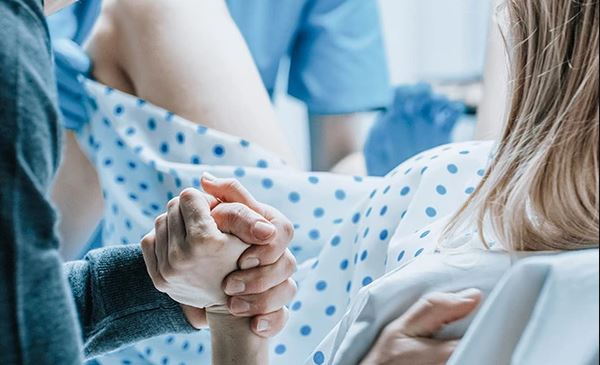 akibat dipaksa meneran masa bersalin, kepala bayi terputus dari badan