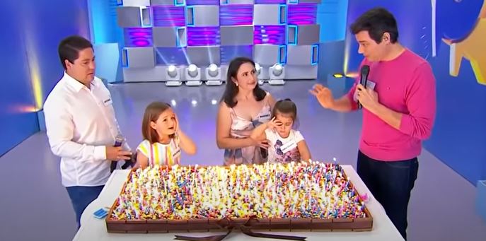 gaduh tiup kek birthday, dua beradik dijemput tiup 500 lilin sepuas hati