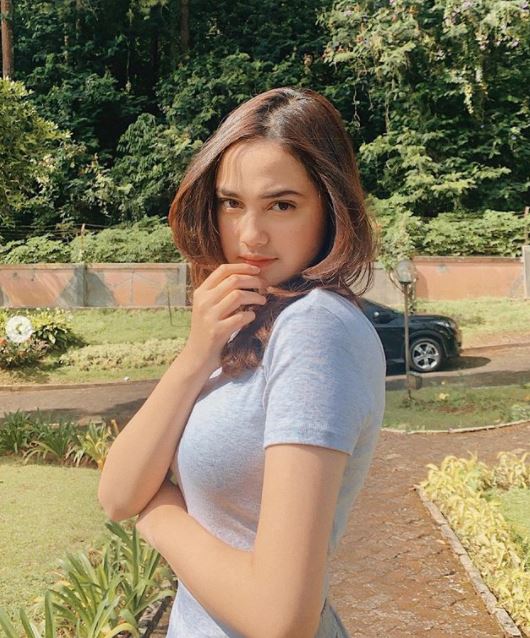 aktres cantik ini dakwa ada kebolehan bercakap dengan hantu