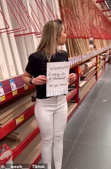 ‘‘situ ramai lelaki..’’, wanita cari jodoh dekat kedai perkakasan rumah