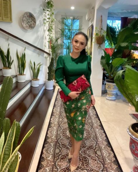 penyanyi popular indonesia ini sering berbual dengan pokok yang ditanam