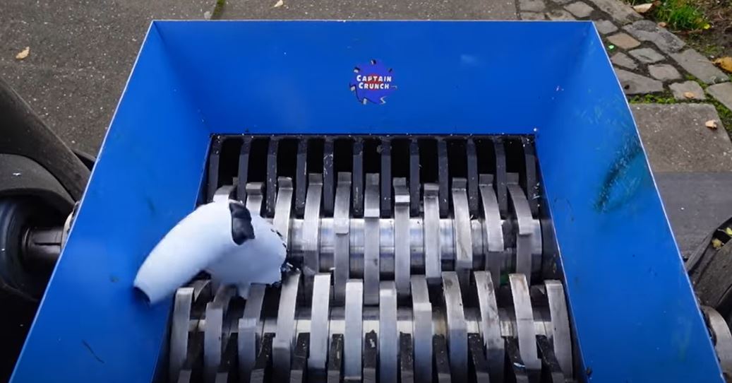 sakit hati tengok youtuber hancurkan ps5 guna mesin pencincang