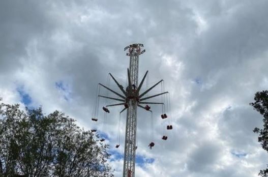 (video) buaian alami masalah teknikal, pengunjung tergantung 2 jam di udara