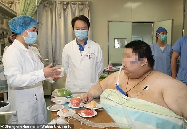 gara-gara lockdown, berat lelaki ini tambah lagi 102 kilogram