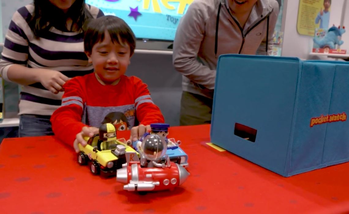 budak 7 tahun buat video review dapat bayaran rm92 juta dari youtube