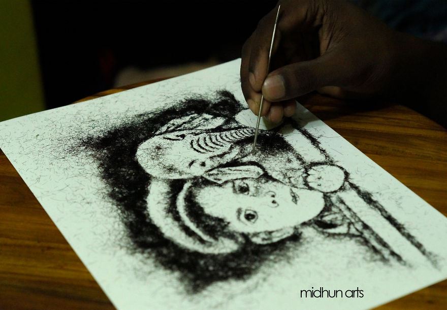 kreatif guna rambut dan bulu buat seni potrait macam ni