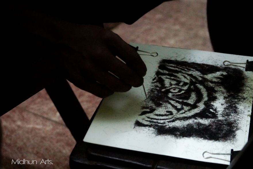 kreatif guna rambut dan bulu buat seni potrait macam ni