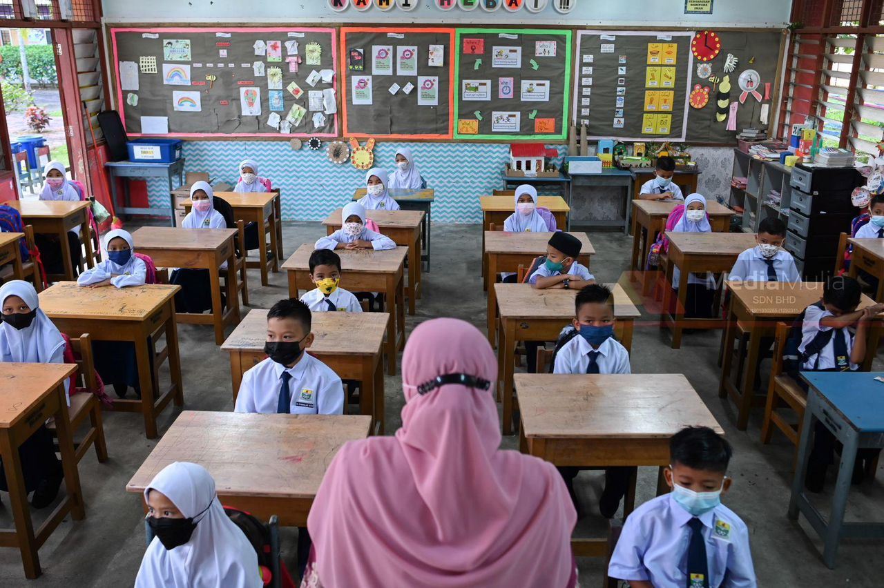 guru z, murid alpha: jarak umur dekat tapi dunia berbeza