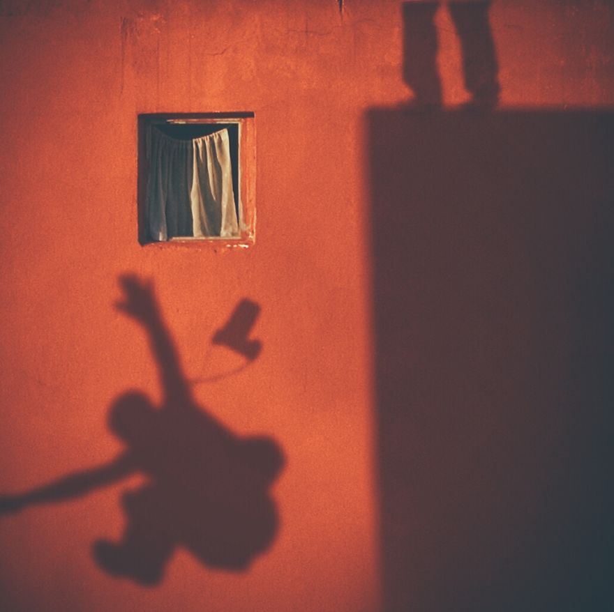 12 tahun lelaki ni ambil gambar tingkap yang sama, sampailah suatu hari..