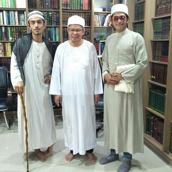 iqram terima hadiah dua ekor arnab dari mufti wilayah persekutuan