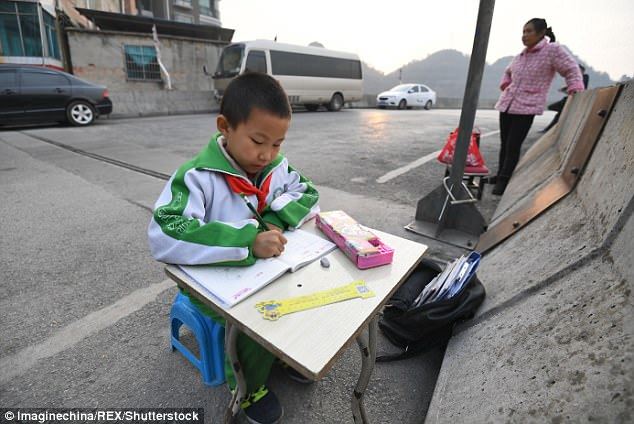 rumah tak ada lampu, belajar tepi jalan dan mampu staright a