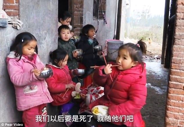 wanita buta dan lelaki pekak ni kena jaga 12 cucu yang ditinggalkan anak pada mereka