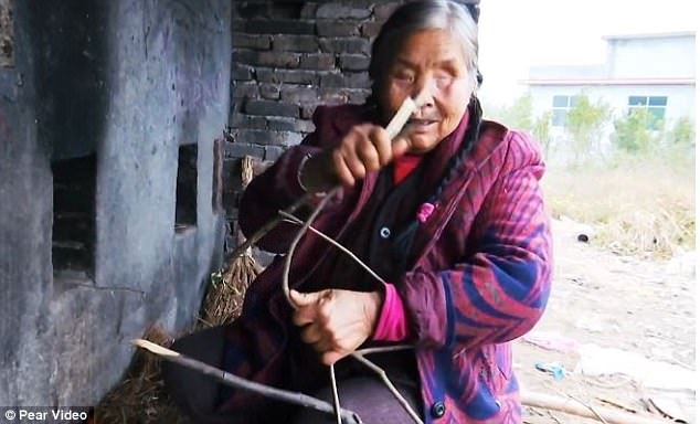 wanita buta dan lelaki pekak ni kena jaga 12 cucu yang ditinggalkan anak pada mereka