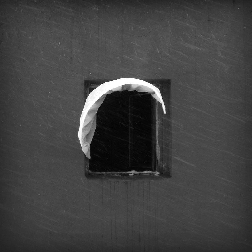 12 tahun lelaki ni ambil gambar tingkap yang sama, sampailah suatu hari..