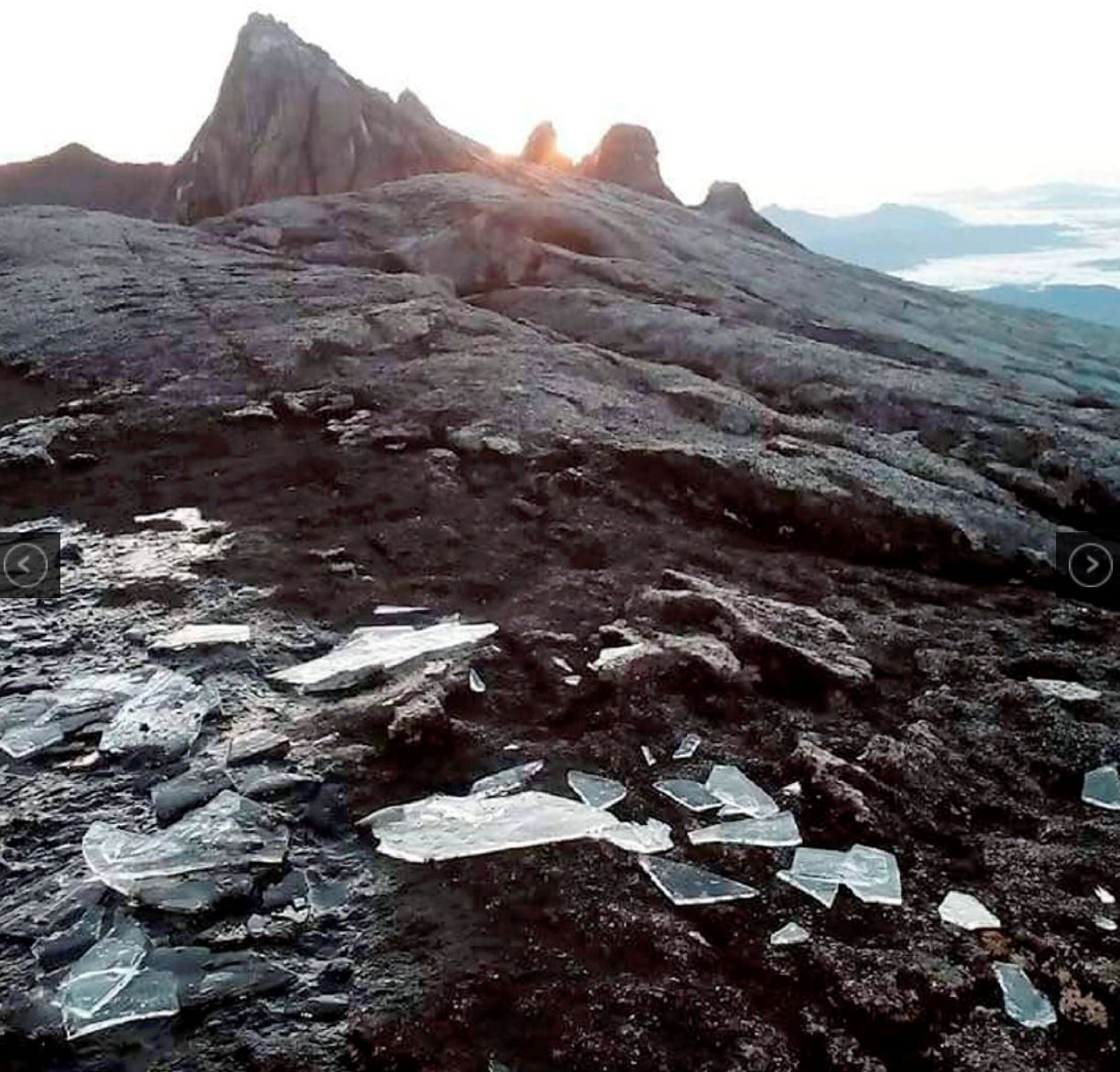 sejuk sangat sampai jadi ketulan ais atas puncak kinabalu