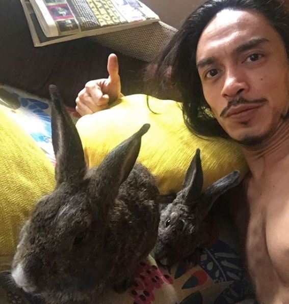 iqram terima hadiah dua ekor arnab dari mufti wilayah persekutuan