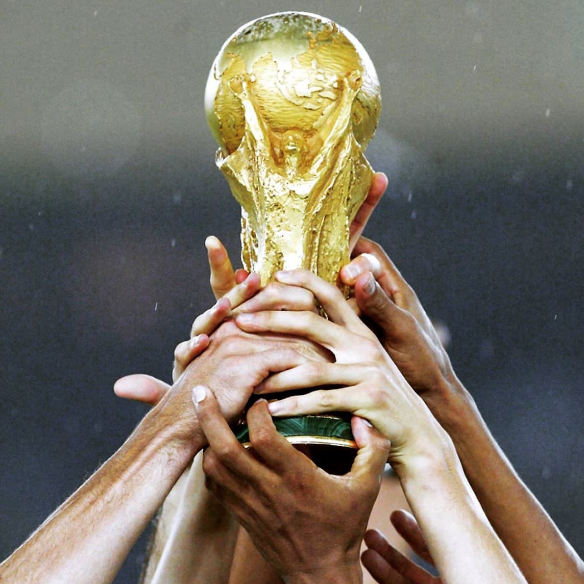 siapa pemain bertuah yang akan terima trofi rekaan terbaru piala dunia ini?