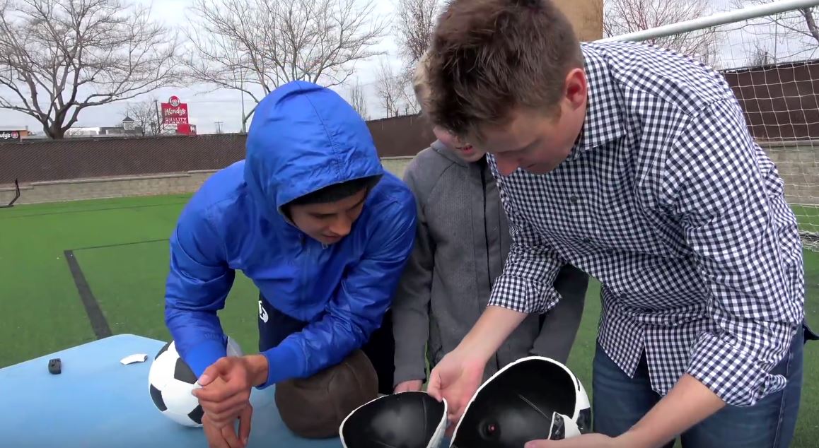 potong bola rasmi piala dunia, lihat ada apa dalam bola ini?