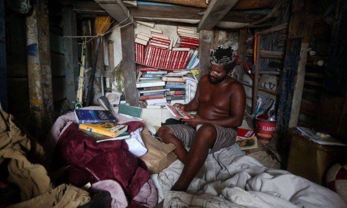 tak nak bayar sewa, lelaki ni duduk dalam istana pasir