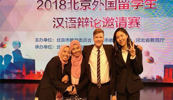 pelajar malaysia juara debat bahasa mandarin di china