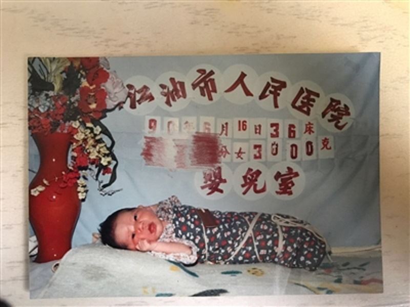 ditakdirkan bersama sejak lahir, pasangan ni lahir sama tarikh, di hospital sama dan sekolah sama