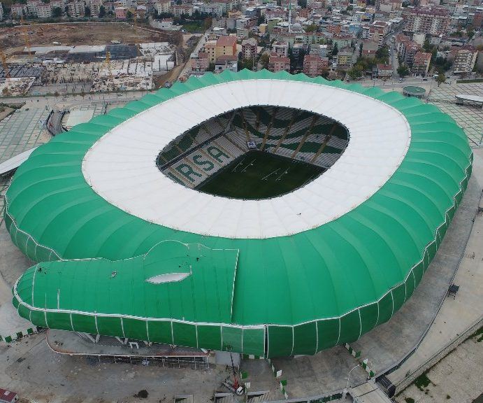 peliknya! stadium ni berbentuk buaya