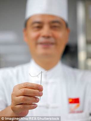 memang sharp! chef ni potong kentang atas belon sambil mata ditutup 
