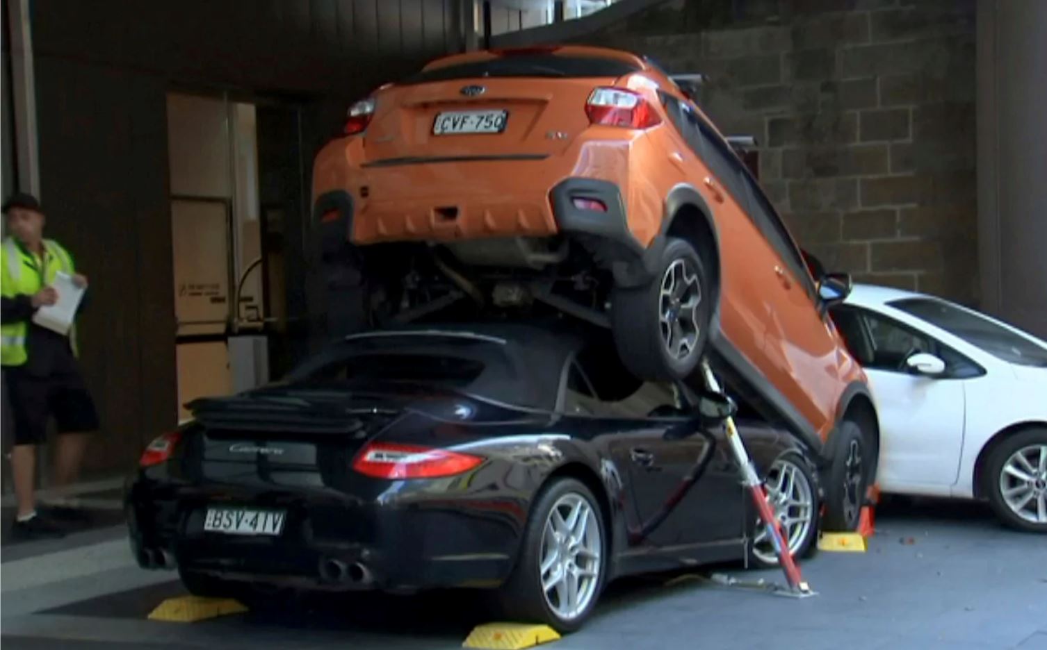 menangis tengok porshe carrera parking bawah kereta lain