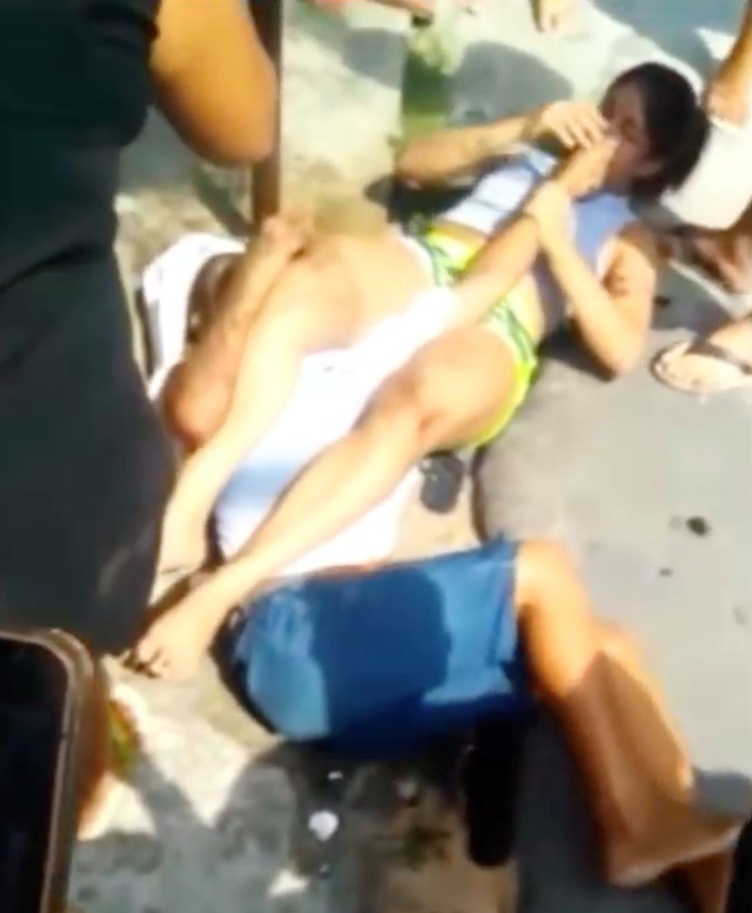 perompak menjerit lepas kena ‘kunci’ dengan mangsa yang ada jui-jitsu