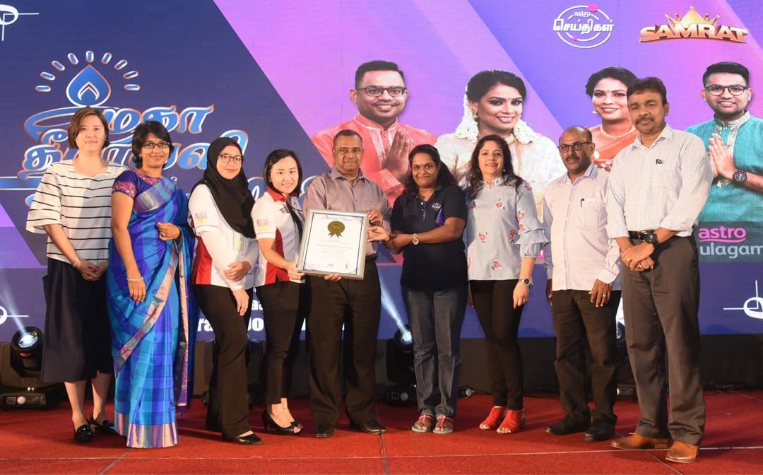 astro catat rekod baharu seni potrait terbesar di malaysia
