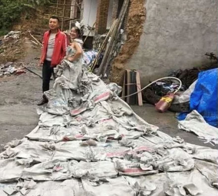 petani guna 40 beg simen untuk buat baju kahwinnya sendiri