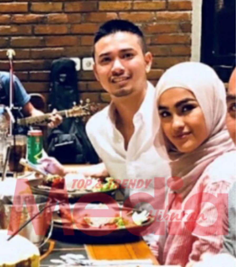 siapa jejaka dalam posting elfira loy di instagram ni? katanya anak datuk?