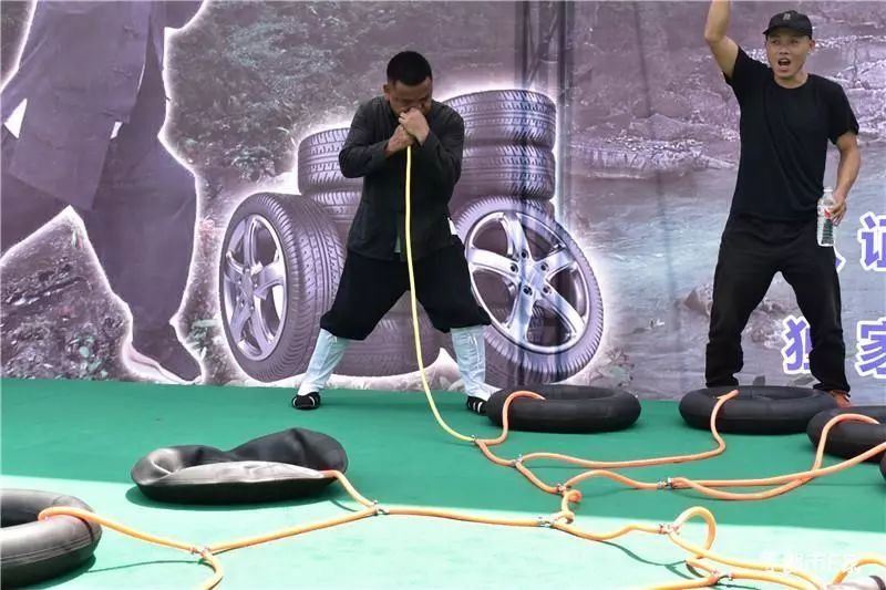 lelaki cipta rekod sebab pam 12 tayar guna satu lubang hidung