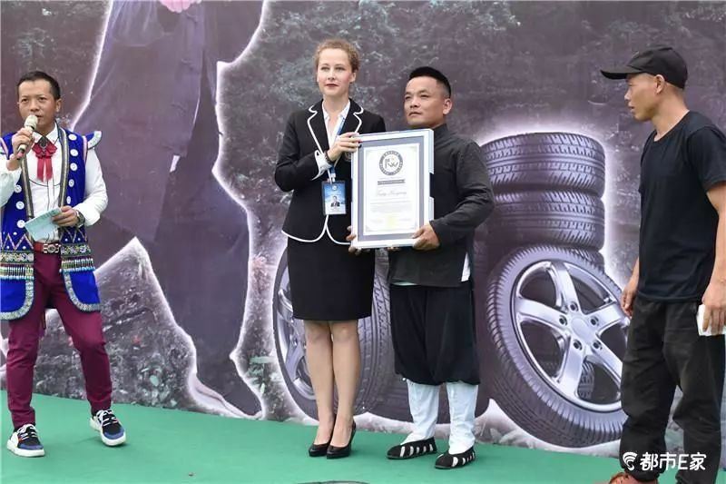 lelaki cipta rekod sebab pam 12 tayar guna satu lubang hidung