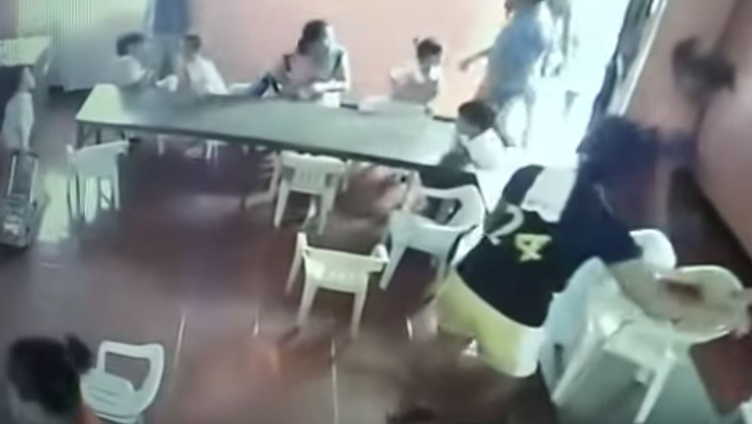 pelajar tak sedar galas kerusi masa balik sebab mengantuk sangat