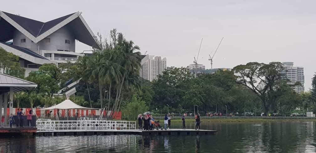 baru 5 jam di buka semula, taman tasik titiwangsa dah jadi mangsa vandalisme, 