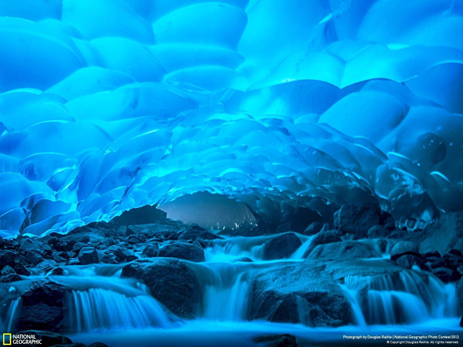 tergamam tengok view gua ais sepanjang 19 km di alaska ni!
