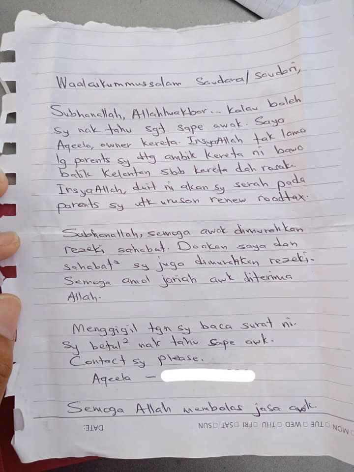 tiba-tiba ada orang letak duit dekat wiper kereta untuk renew roadtax