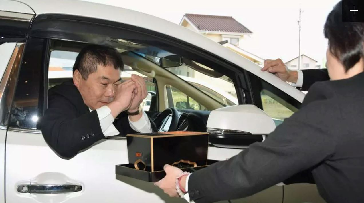 penduduk sini buat majlis khas supaya semua orang siap sedia untuk mati