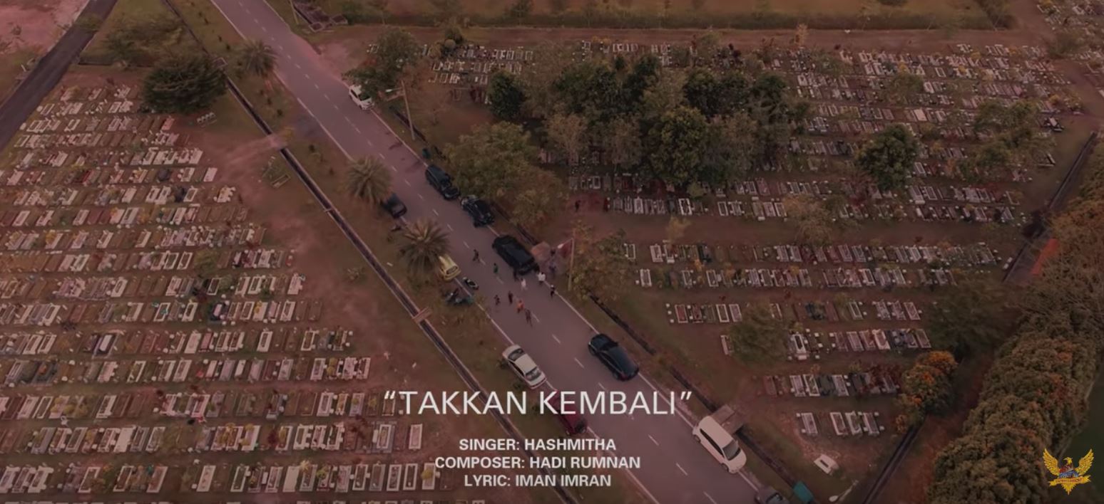 seram bila ada suara berbisik dalam muzik video penyanyi baru ini