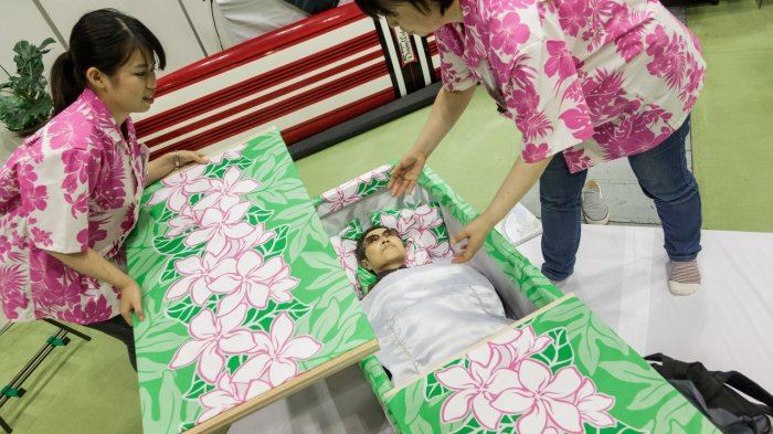 penduduk sini buat majlis khas supaya semua orang siap sedia untuk mati