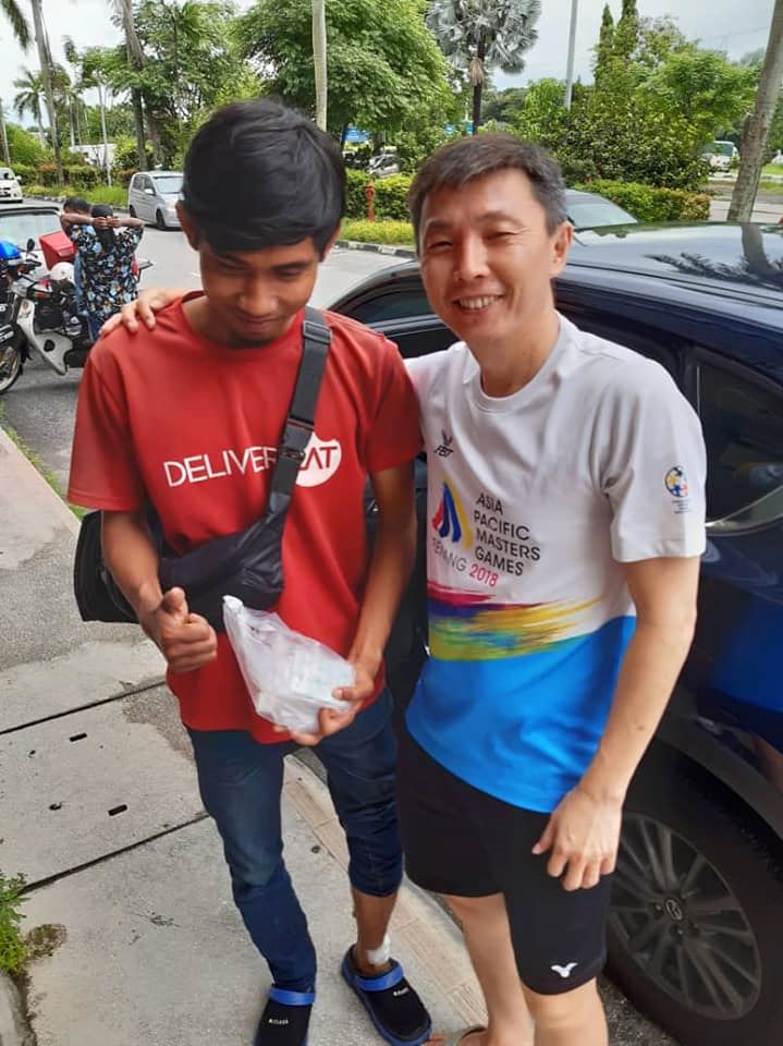 pemuda terlanggar kereta uncle cina, tapi tindakan uncle ini buat ramai terharu