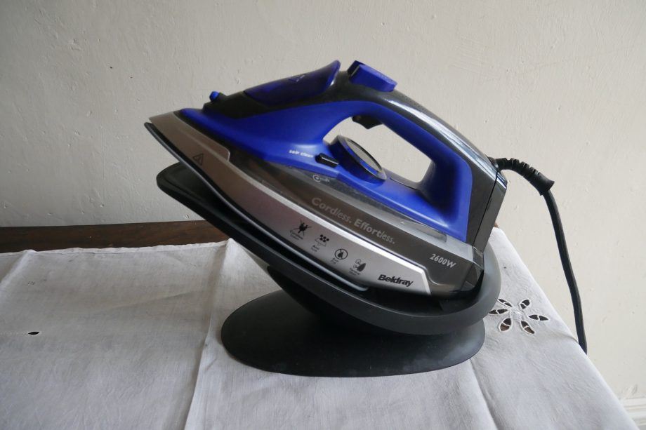 petua berkesan hilangkan kesan terbakar pada seterika guna panadol