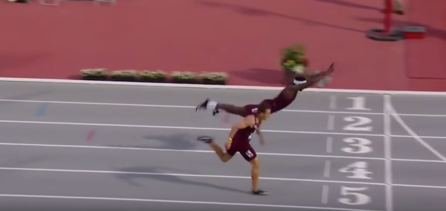 demi sekalung emas, pelari sanggup buat macam ni untuk menang